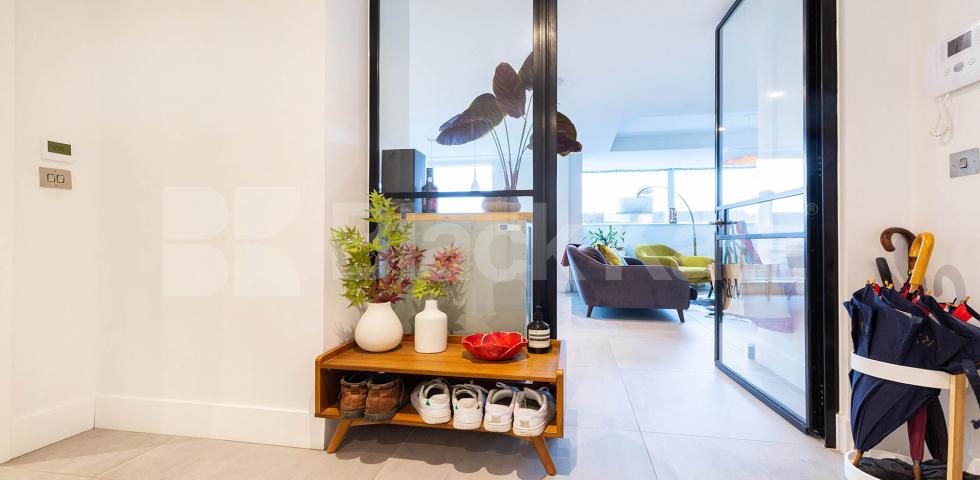 Luxury 2 bed two bath with balcony in a private modern development in Camden.  Cliff Villas, Camden 